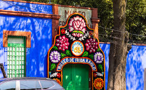 Explore Frida Kahlo Museum & Coyoacán ...